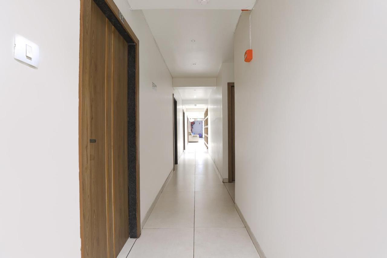 FabHotel Bharosa Inn Ahmedabad Bagian luar foto