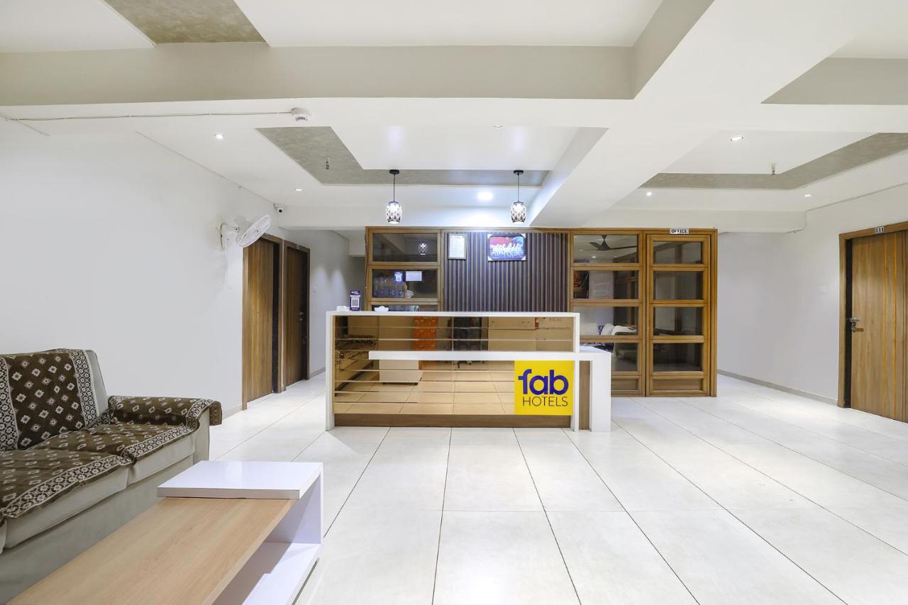 FabHotel Bharosa Inn Ahmedabad Bagian luar foto