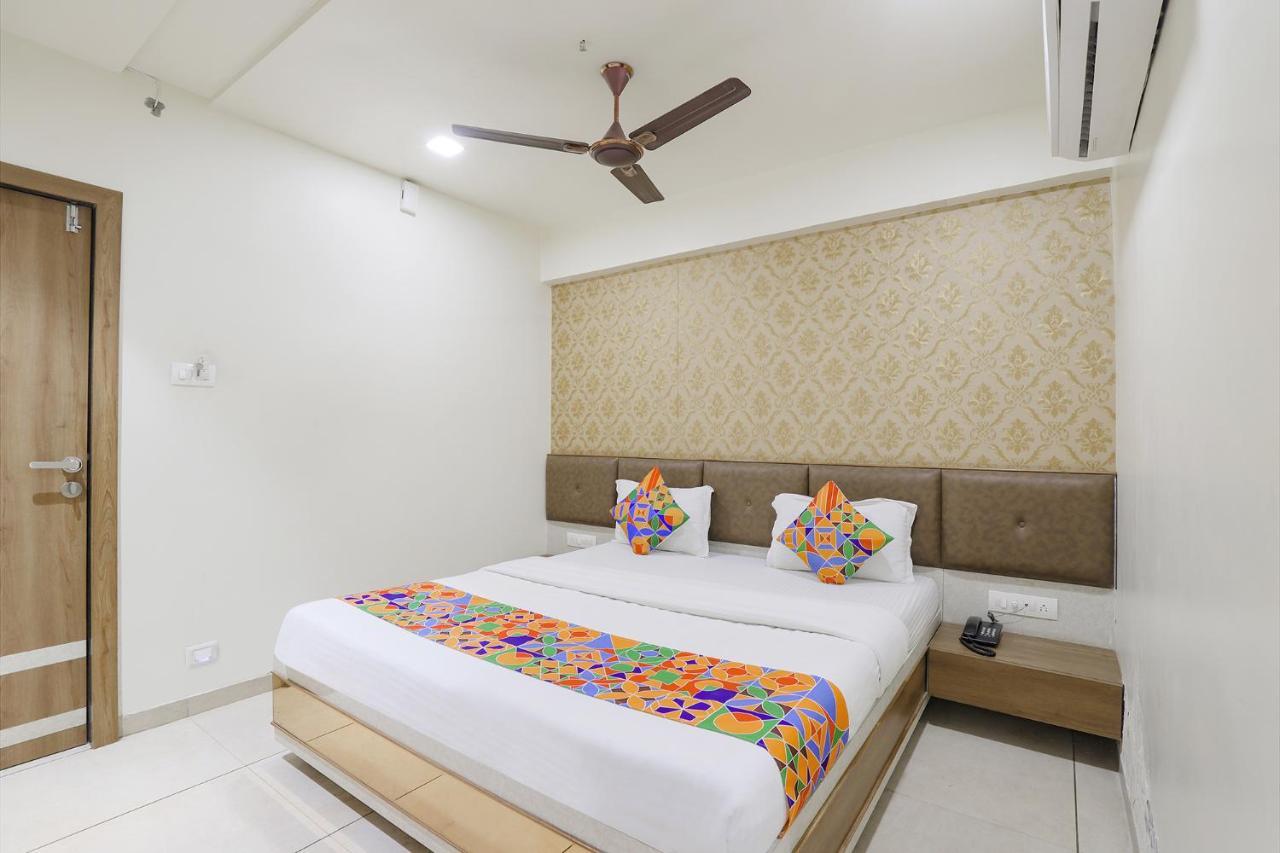 FabHotel Bharosa Inn Ahmedabad Bagian luar foto