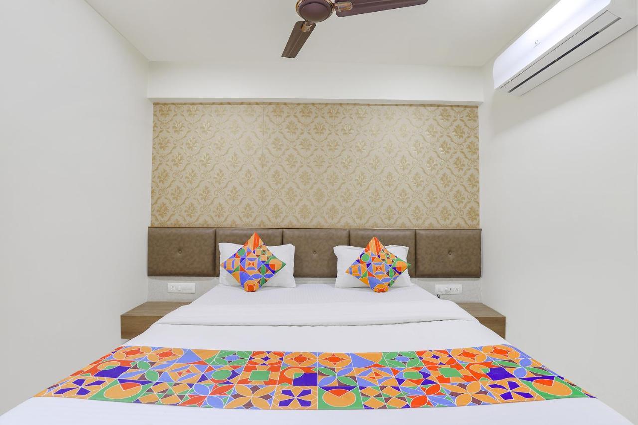 FabHotel Bharosa Inn Ahmedabad Bagian luar foto